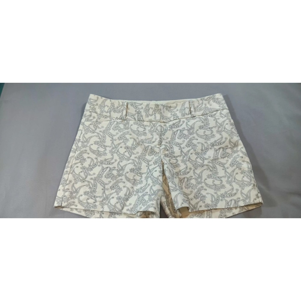 The Limited Women's Shorts Ivory Paisley Size 8 Chino Preppy Classic